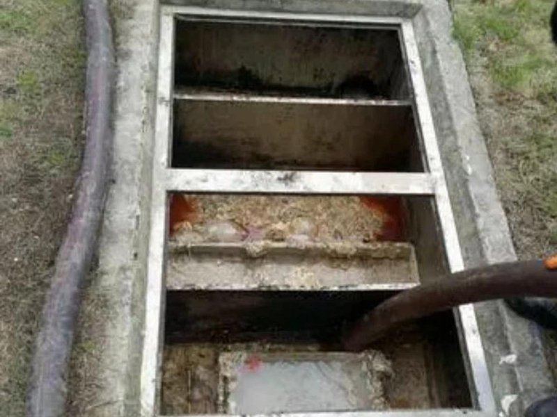 潜山隔油池清理