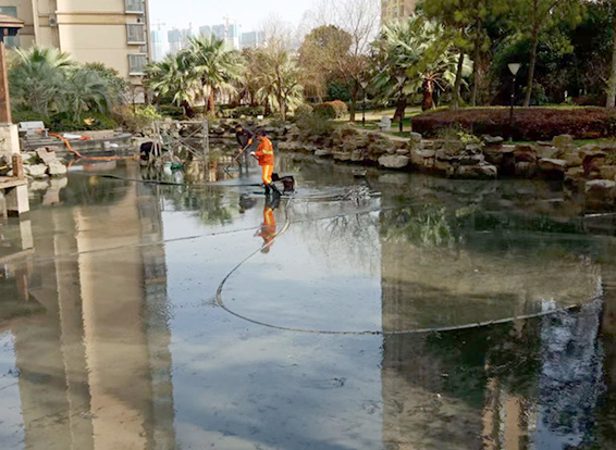 潜山景观池淤泥清理